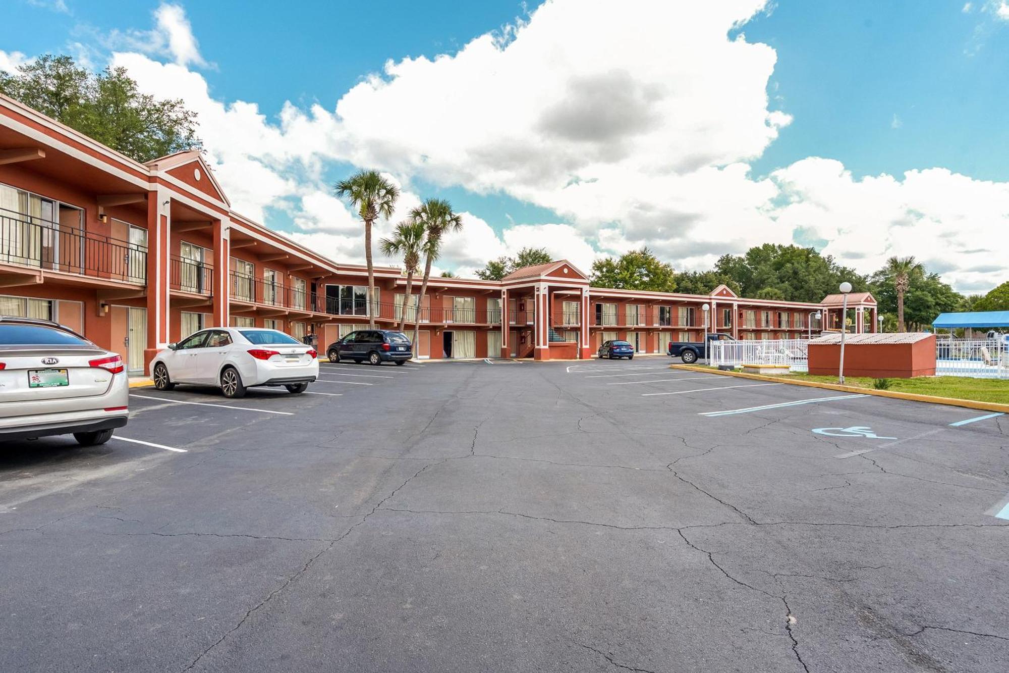 Oyo Hotel Mustang Silver Spring Fl 실버스프링 외부 사진